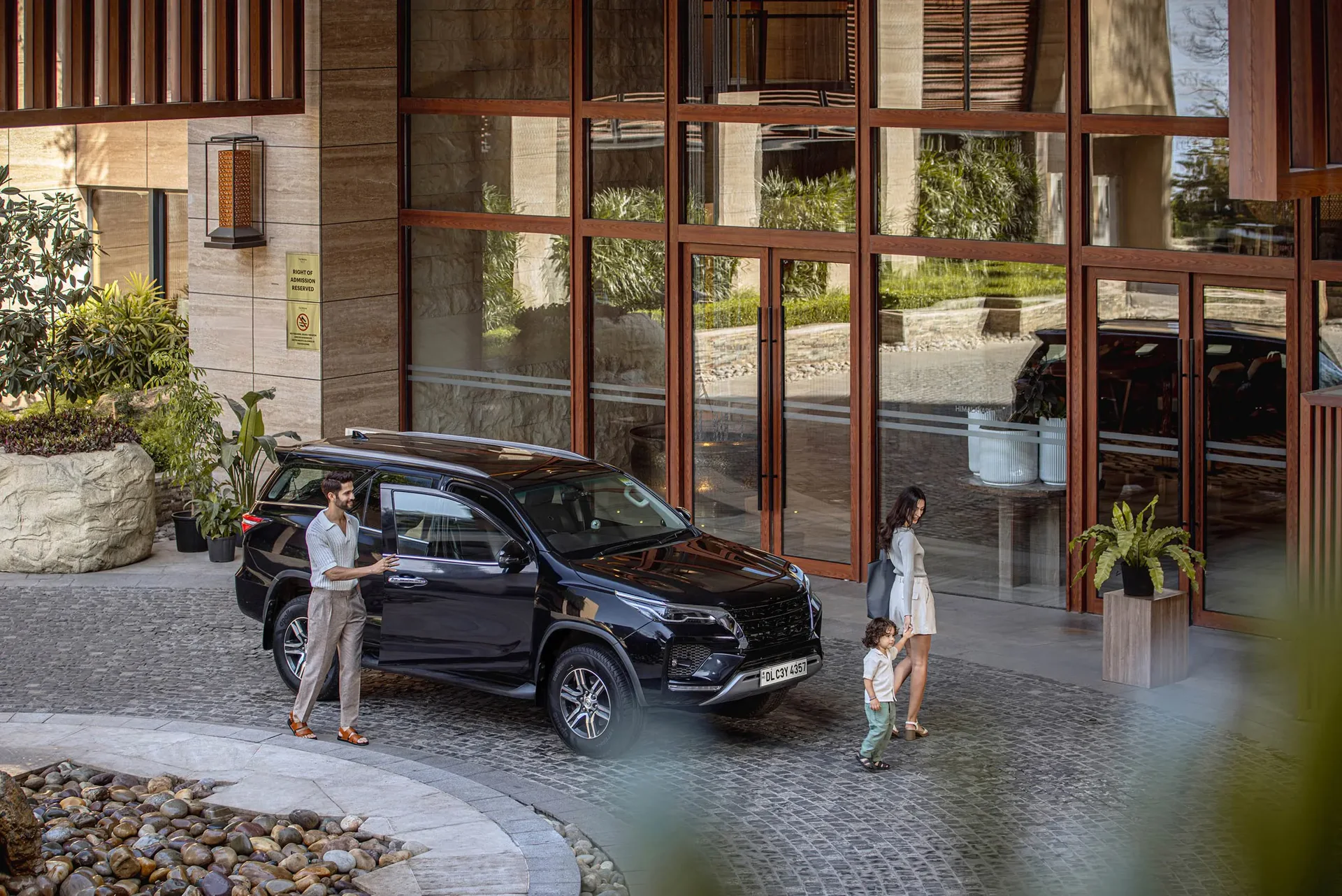 Visualisation of a family arriving at the residences